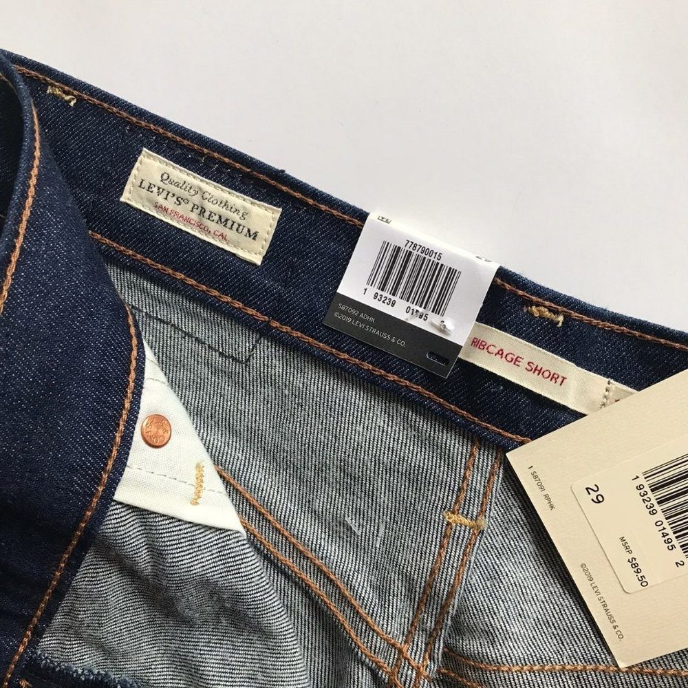 Levis highrise ribcage fringe cutoff shorts - Picture 4 of 5